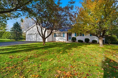 7 Frances Ln, Windsor Locks, CT 06096