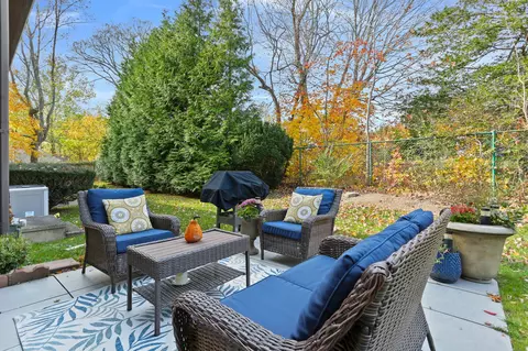 376 Knapps Hwy #376, Fairfield, CT 06825