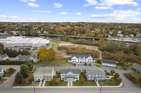 52 Prospect St #B, Pawcatuck, CT 06379