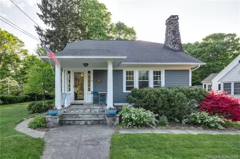 32 Yale Ave, Middlebury, CT 06762