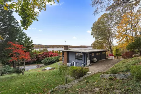 621 Military Hwy, Groton, CT 06340
