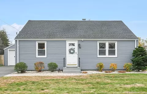 32 School St, Windsor Locks, CT 06096