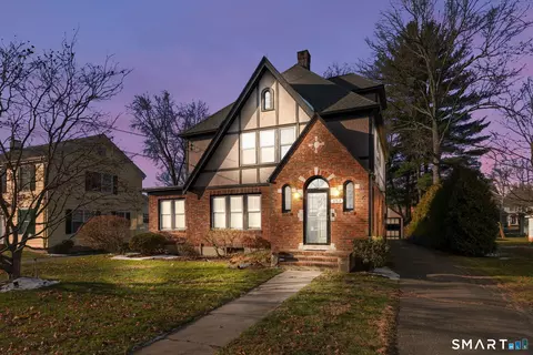 157 Four Mile Rd, West Hartford, CT 06107