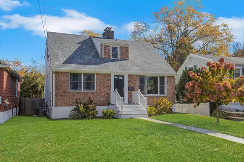 30 Lindsey Ave, Stamford, CT 06905