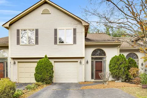 22 Apple Hl #22, Newington, CT 06111