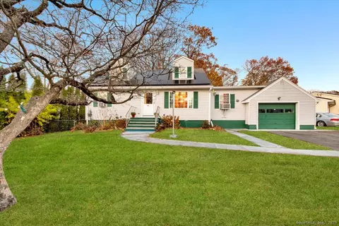65 Clearview Dr, Bridgeport, CT 06606
