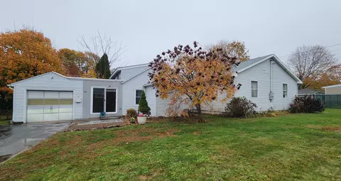 68 Clark Ln, Waterford, CT 06385