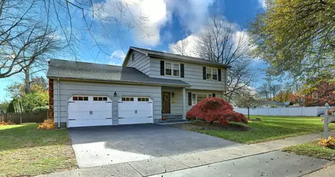 135 Wigwam Ln, Stratford, CT 06614