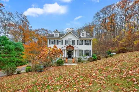 3 Alexandra Dr, New Fairfield, CT 06812