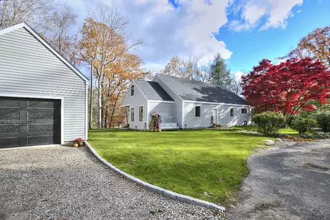 24 Nordholm Dr #24, Weston, CT 06883