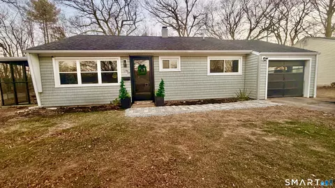 58 Plymouth Ave S, Groton, CT 06340