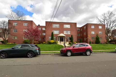 30 Outlook Ave #205, West Hartford, CT 06119