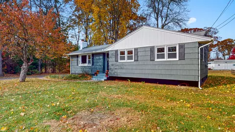 54 Red Top Dr, West Hartford, CT 06110