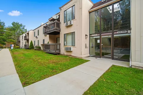 175 Mill Pond Rd #433, Hamden, CT 06514