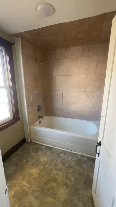 Bath - 129 Valley St, Willimantic, CT 06226 photo 2 of 3