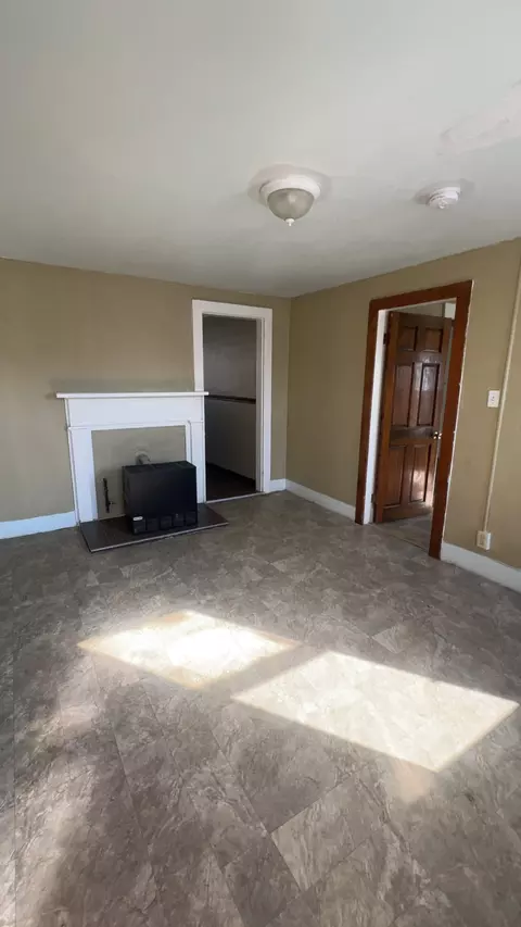 Living - 129 Valley St, Willimantic, CT 06226 photo 1 of 3
