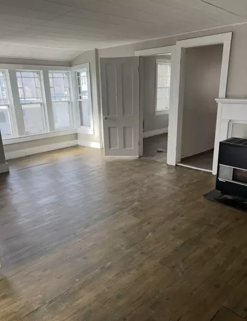 Living - 129 Valley St, Willimantic, CT 06226 photo 2 of 3