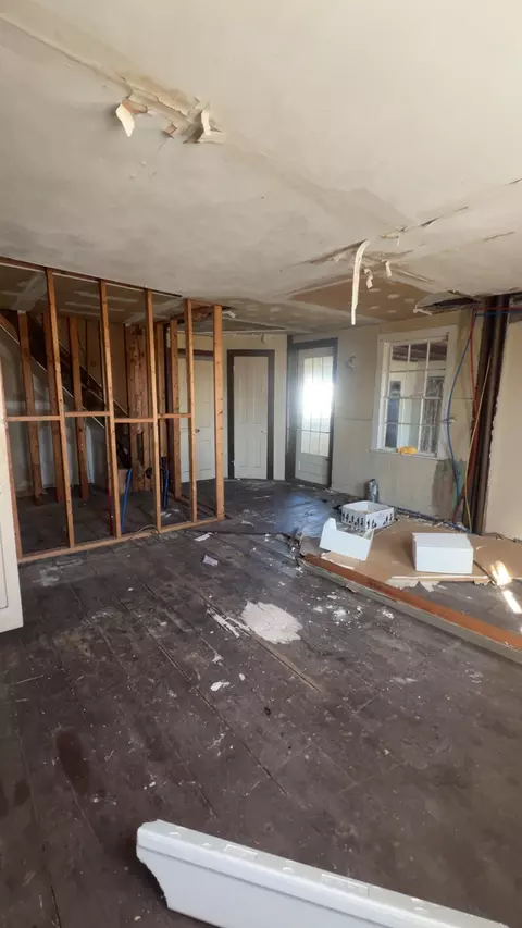Entry Way - 129 Valley St, Willimantic, CT 06226 photo 2 of 3