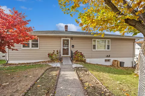 3 Maple Ter, Naugatuck, CT 06770