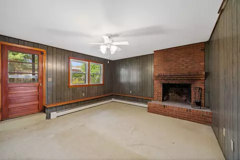 Living - 19 Albert Ave, Wethersfield, CT 06109 photo 4 of 5