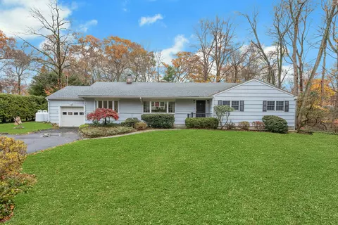 7 Tommys Ln, Norwalk, CT 06850