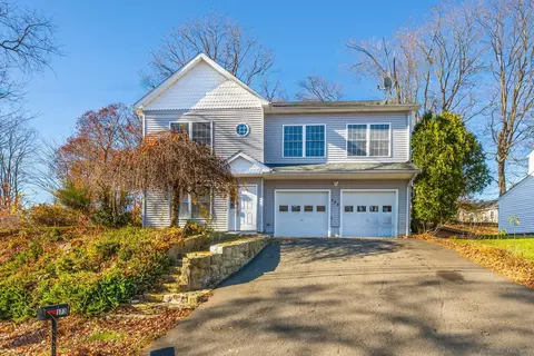 173 Anton Dr, Bridgeport, CT 06606