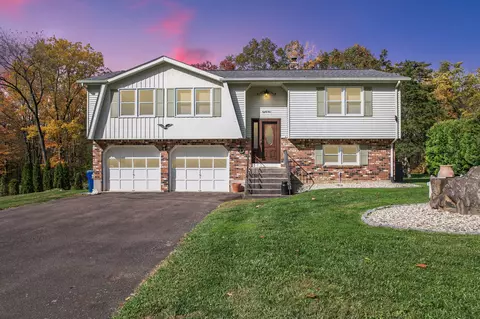 85 Metacomet Rd, Plainville, CT 06062