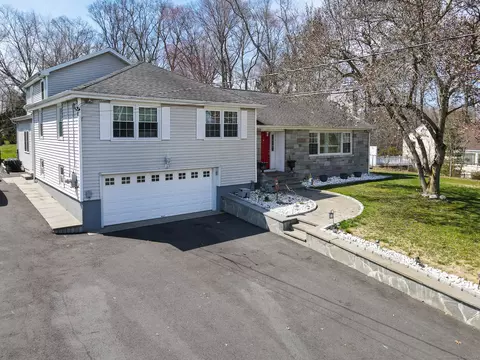 2107 N Benson Rd, Fairfield, CT 06824