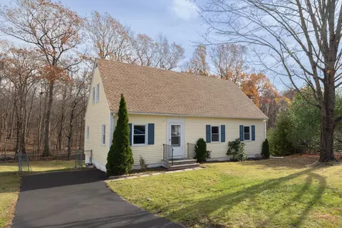 21 Longwood Dr, Naugatuck, CT 06770