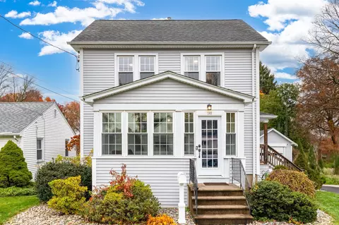 148 Colonial St, West Hartford, CT 06110