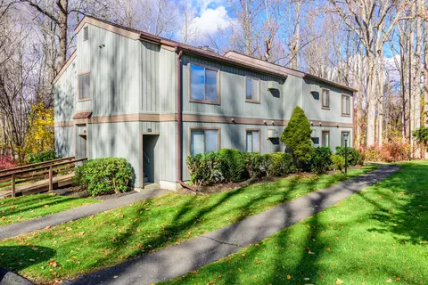 6 Tulip Tree Ln #6, Norwalk, CT 06851