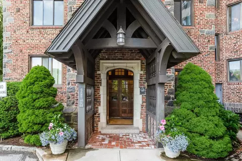 47 Lafayette Pl #6J, Greenwich, CT 06830