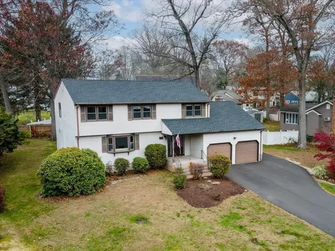 252 Woodmont Dr, East Hartford, CT 06118
