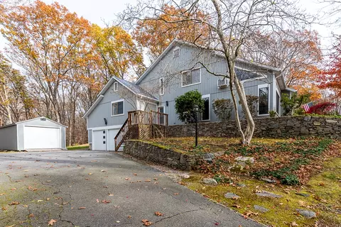 9 Hickory Hill Dr, Chester, CT 06412