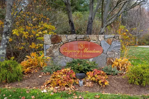 28 Fieldstone Ct #28, North Haven, CT 06473