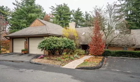 34 Cary Ln #34, Bloomfield, CT 06002