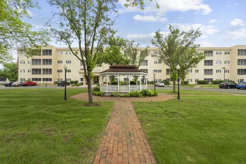 75 Washington Ave #2-307, Hamden, CT 06518