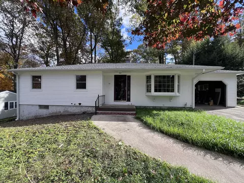 92 Birch Ln, Naugatuck, CT 06770