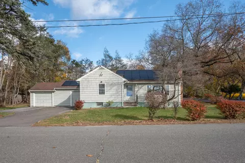 19 Lenox St, Waterbury, CT 06704