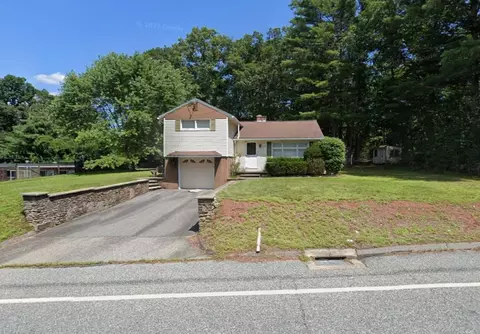 1133 Riverside Dr, North Grosvenor Dale, CT 06255