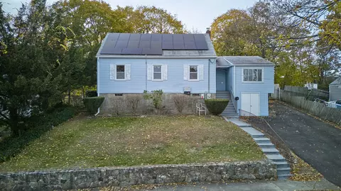 123 Beverly Dr, Bridgeport, CT 06610