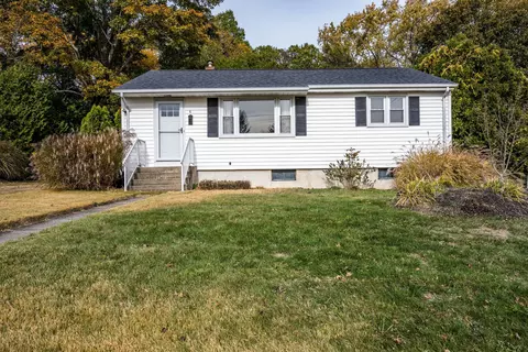 6 Hilltop Ter, Waterford, CT 06385