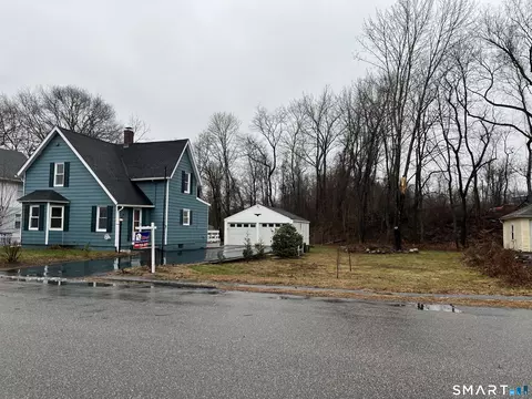 9 Bushnell Pl, Norwich, CT 06360