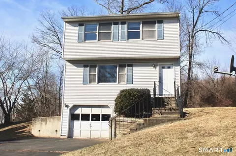 6 North Ln, Wallingford, CT 06492