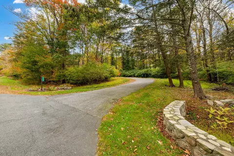 720 Town Hill Rd, New Hartford, CT 06057