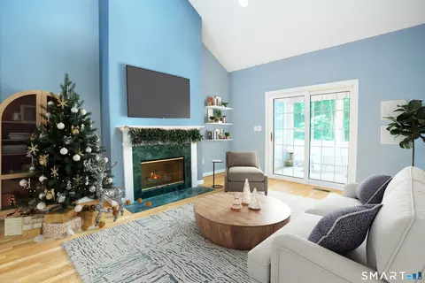 14 Brettonwood Dr, Simsbury, CT 06070