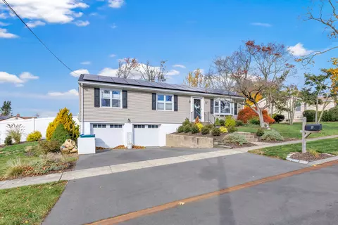 80 Daniel Dr, Stratford, CT 06614