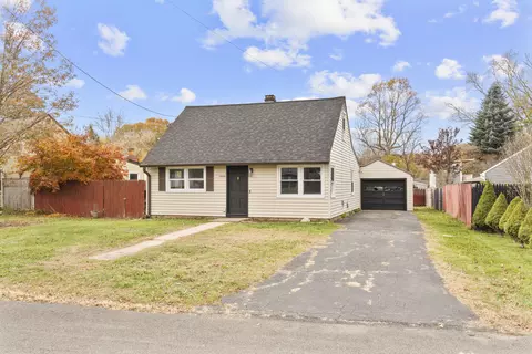 16 Greenway Pl, Meriden, CT 06451
