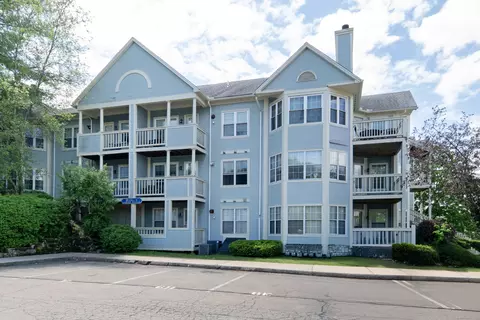 75 Redwood Dr #609, East Haven, CT 06513