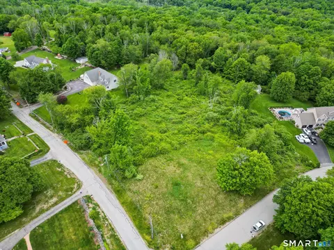 2 Lorrie Anne Dr, Montville, CT 06370